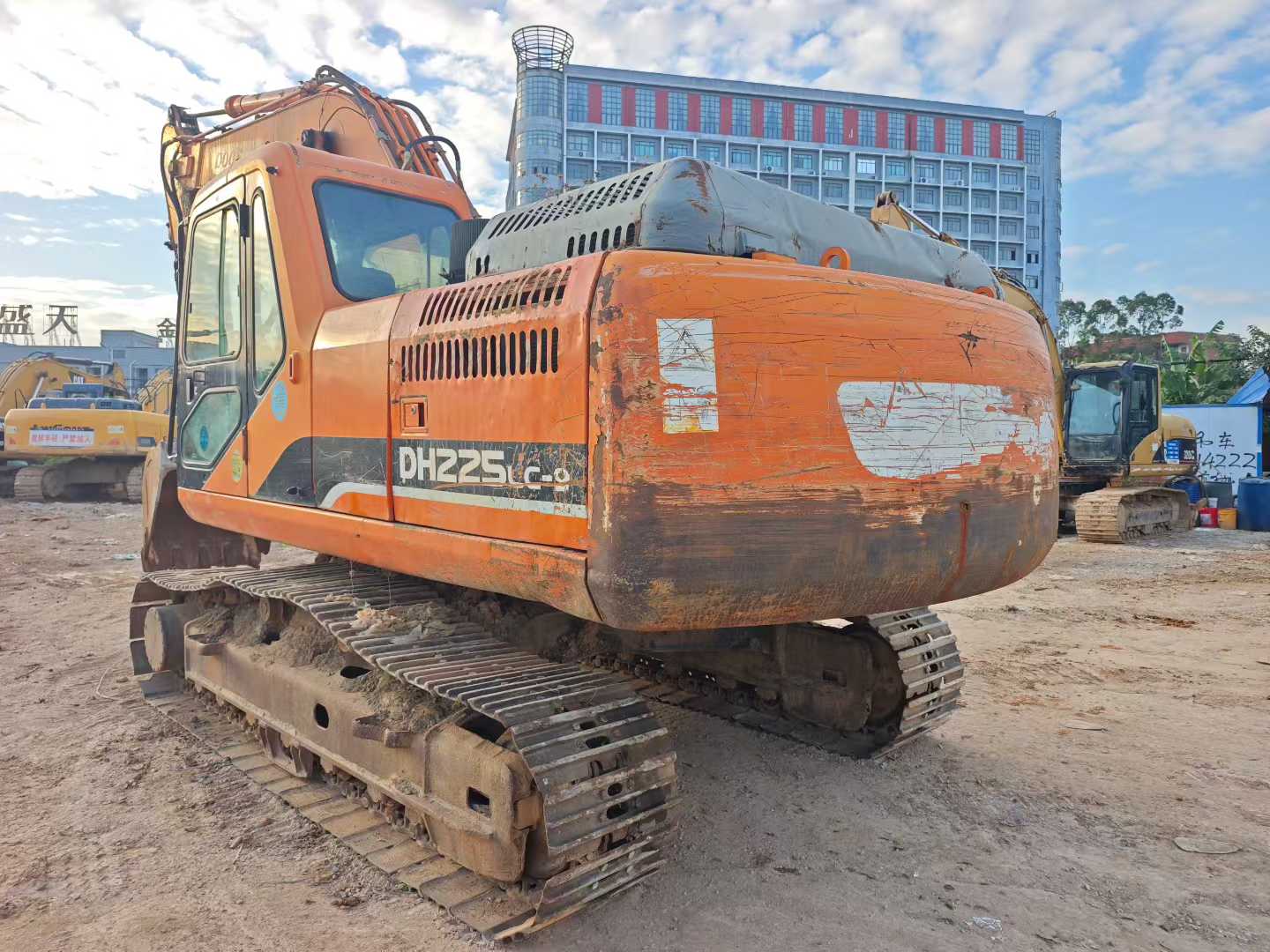 Buy Doosan DX215-9C Used Excavator / 4 Used Doosan DX215-9C Excavator 2014 Model / 4