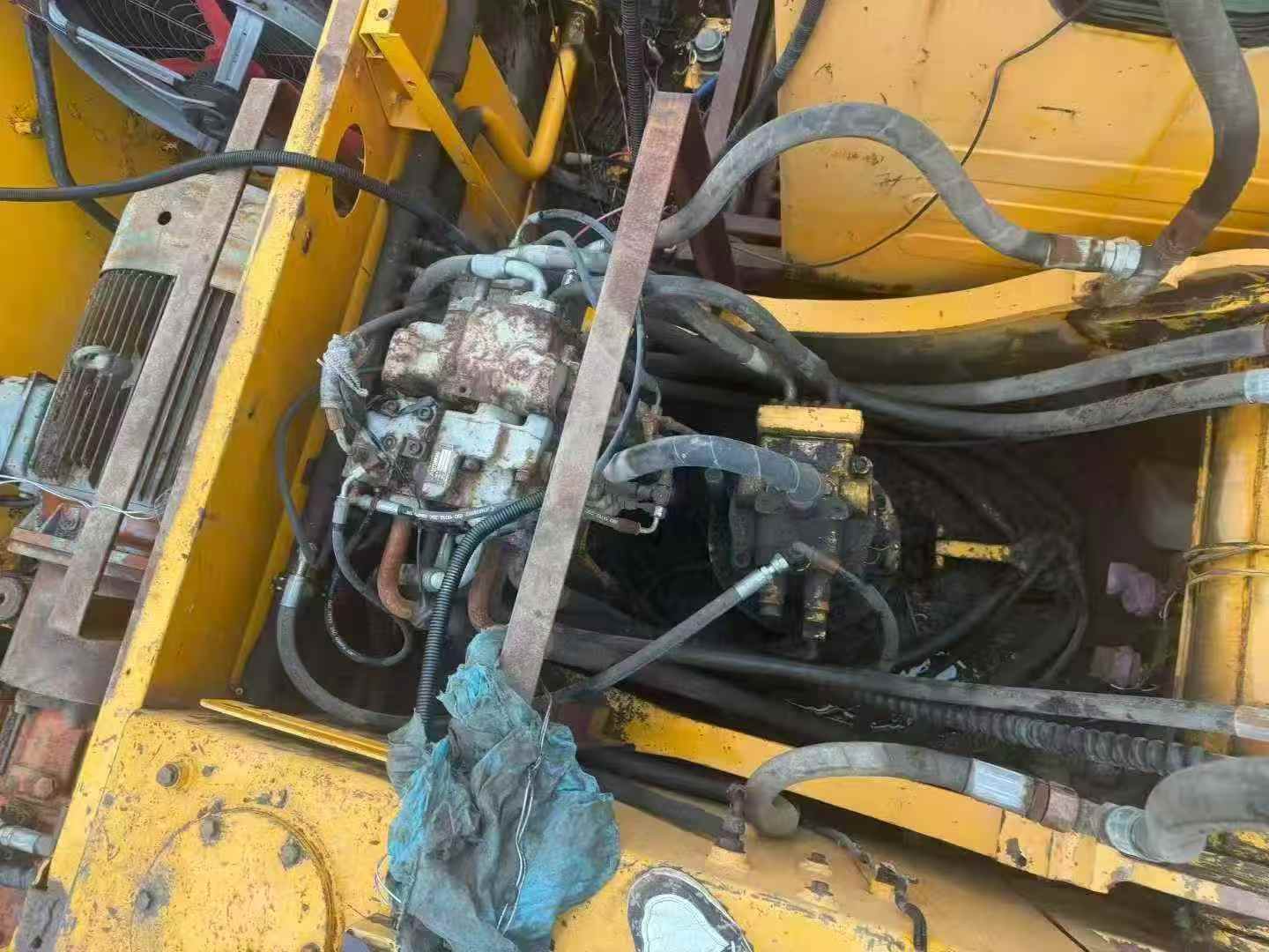 Used Hyundai R215-7 Excavator 2016 Model / 7