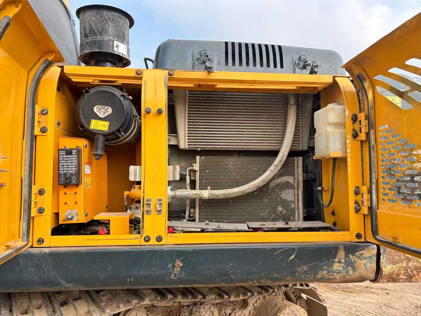 Buy Hyundai R215VSN Used Excavator / 3 Used Hyundai R215VSN Excavator 2021 Model / 3