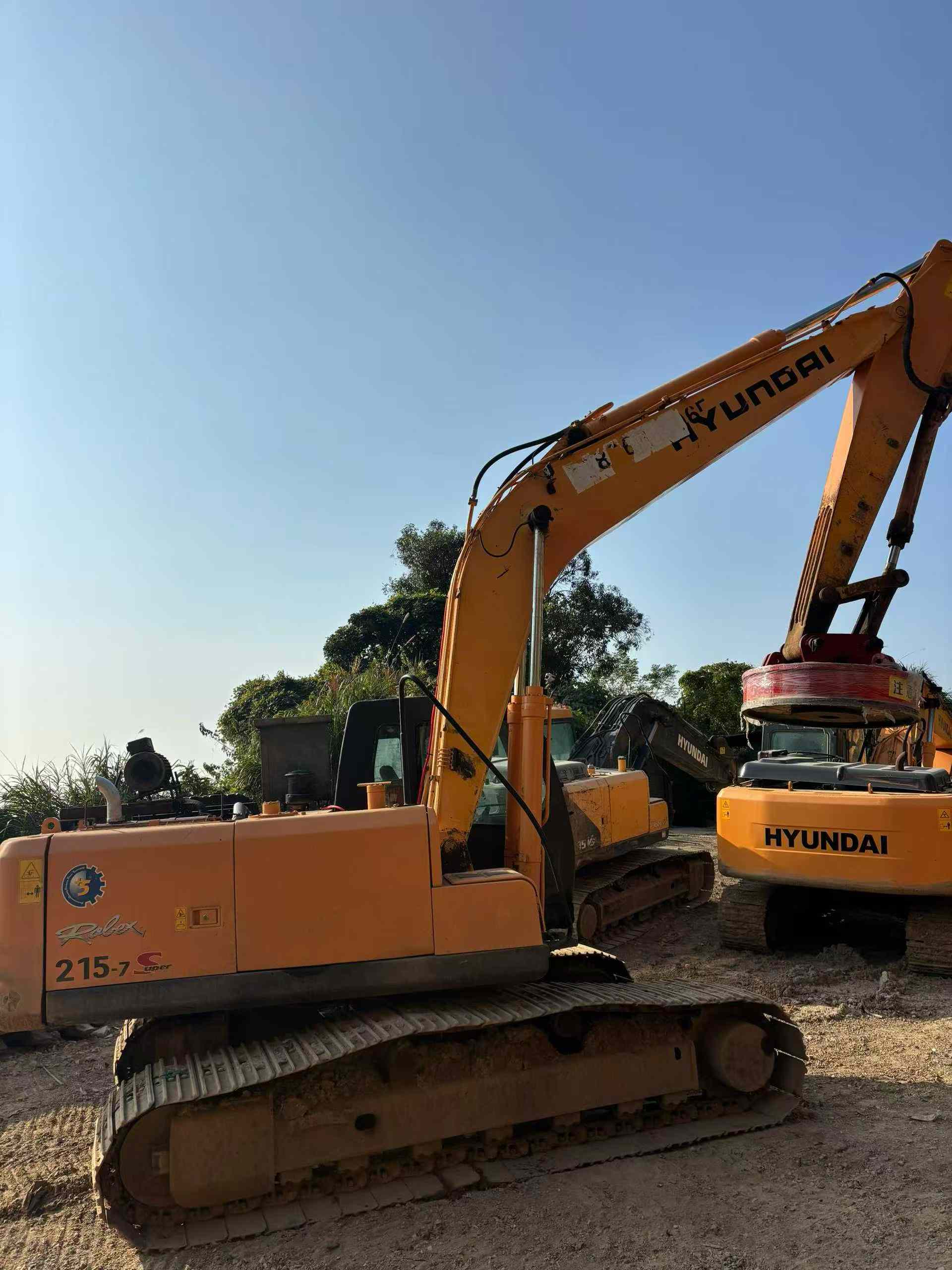 Buy Hyundai R215VSN Used Excavator / 2 Used Hyundai R215VSN Excavator 2016 Model / 2