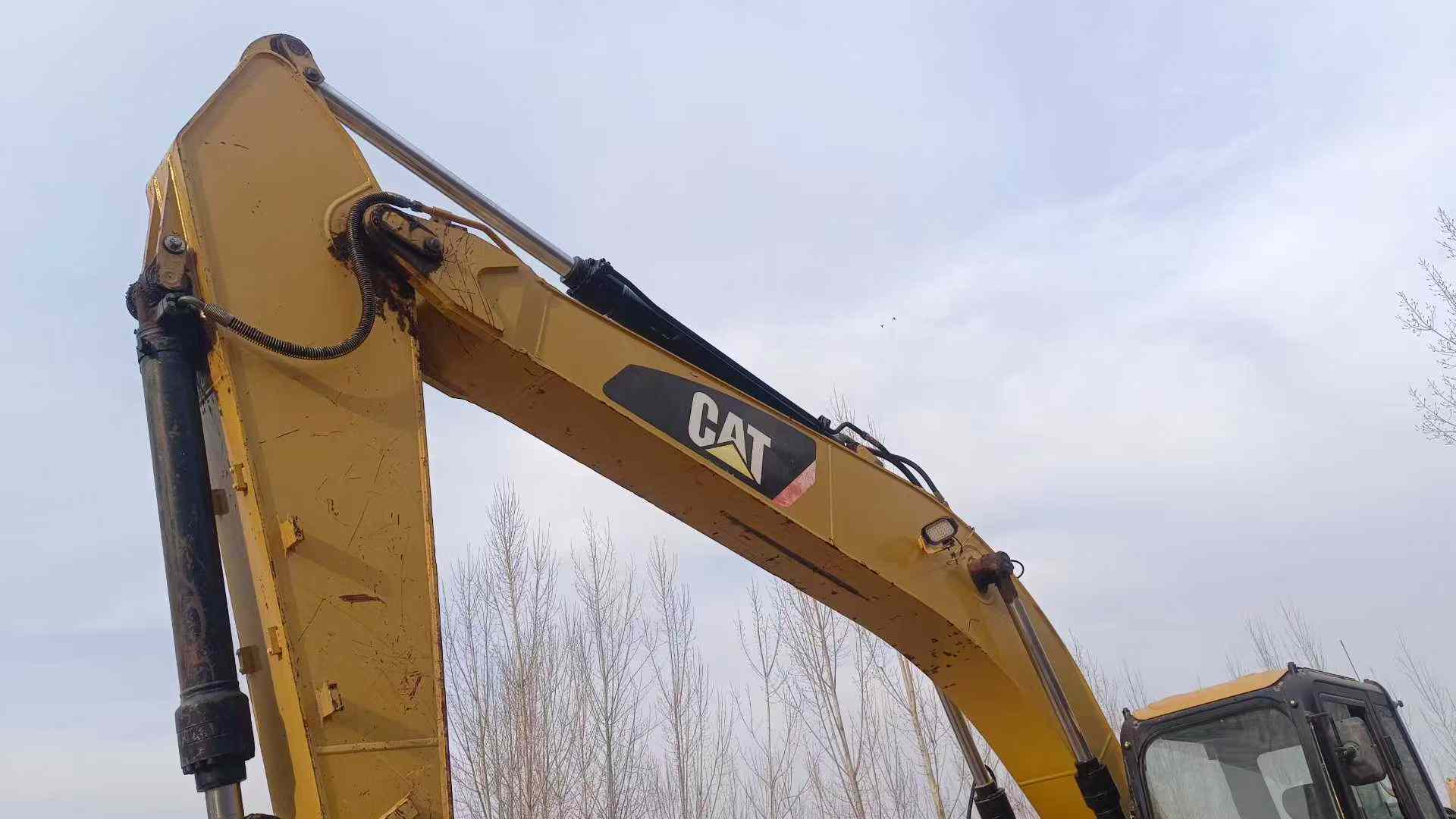 Buy Caterpillar 323 Used Excavator / 5 Used Caterpillar 323 Excavator 2017 Model / 5