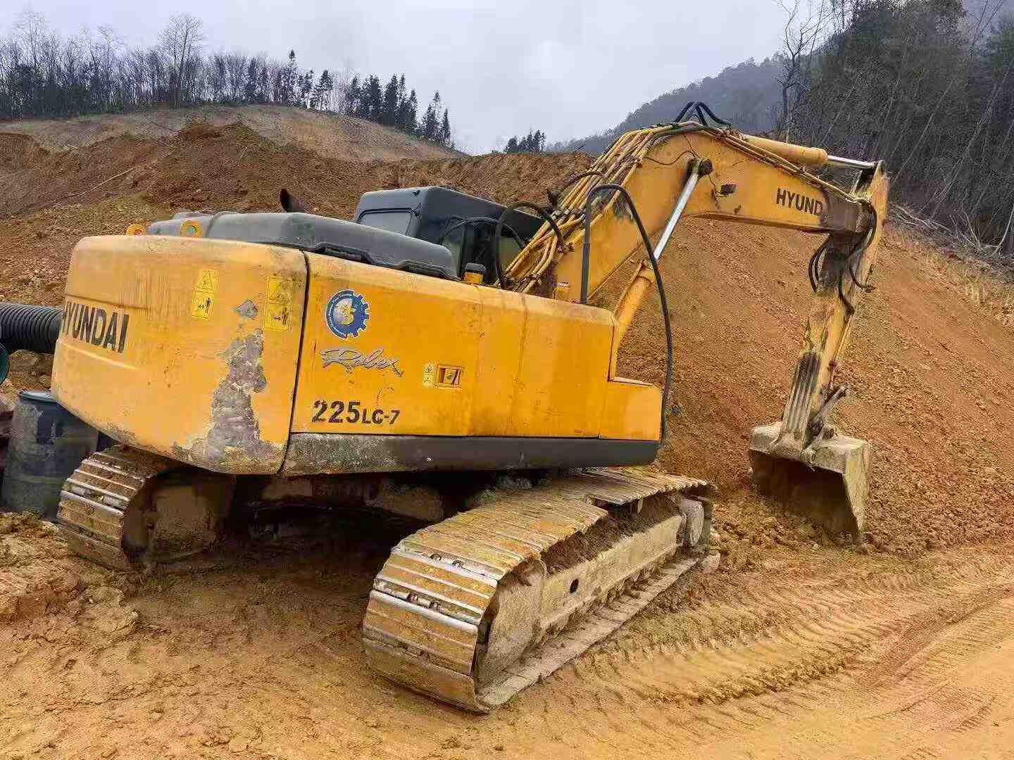 Used Hyundai R225-7 Excavator 2016 Model / 3