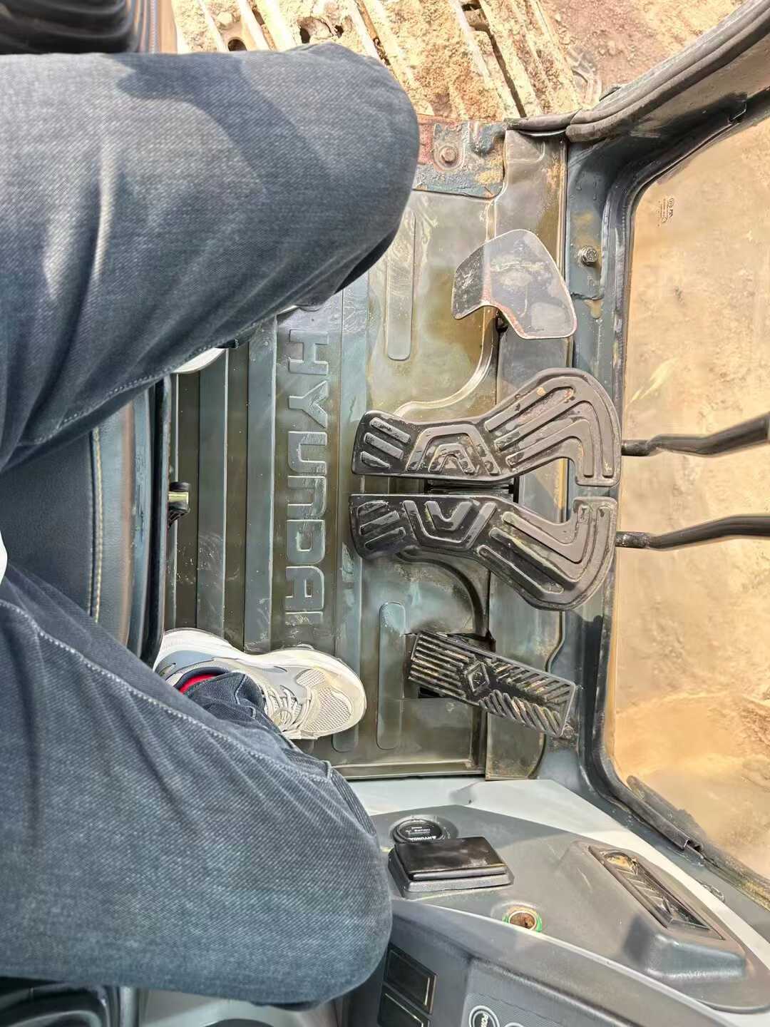 Buy Hyundai R215VSN Used Excavator / 4 Used Hyundai R215VSN Excavator 2021 Model / 4