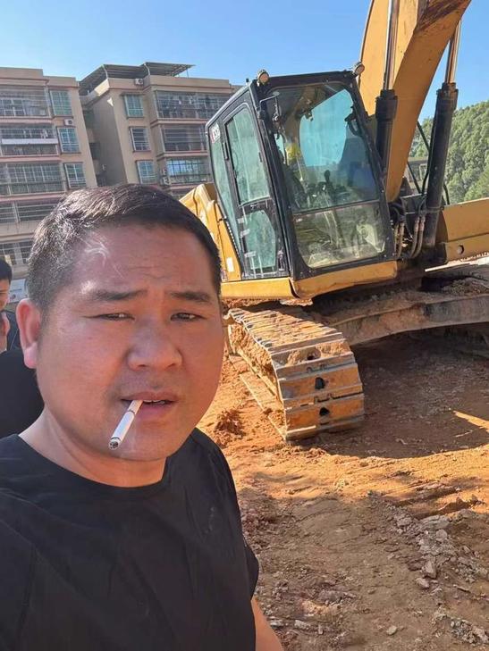 Buy Caterpillar 323 Used Excavator / 1