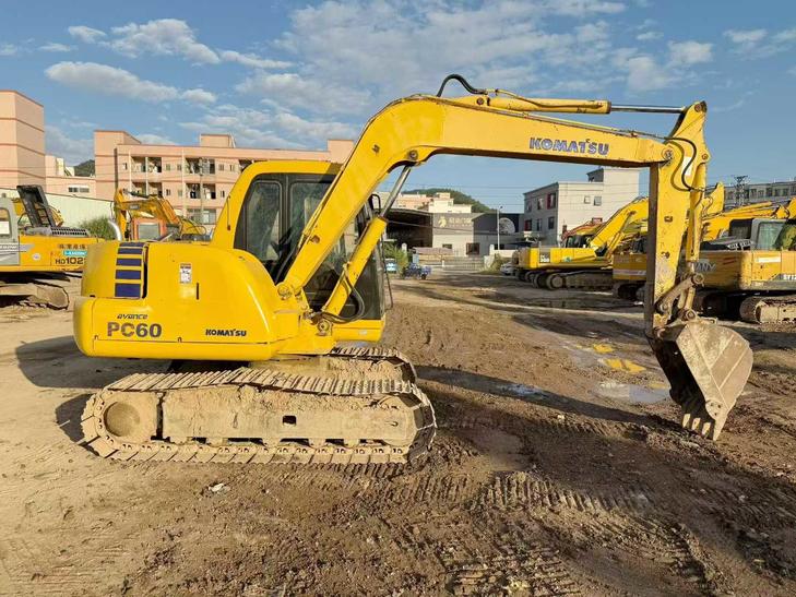 Buy Komatsu PC60-7C Used Excavator / 1