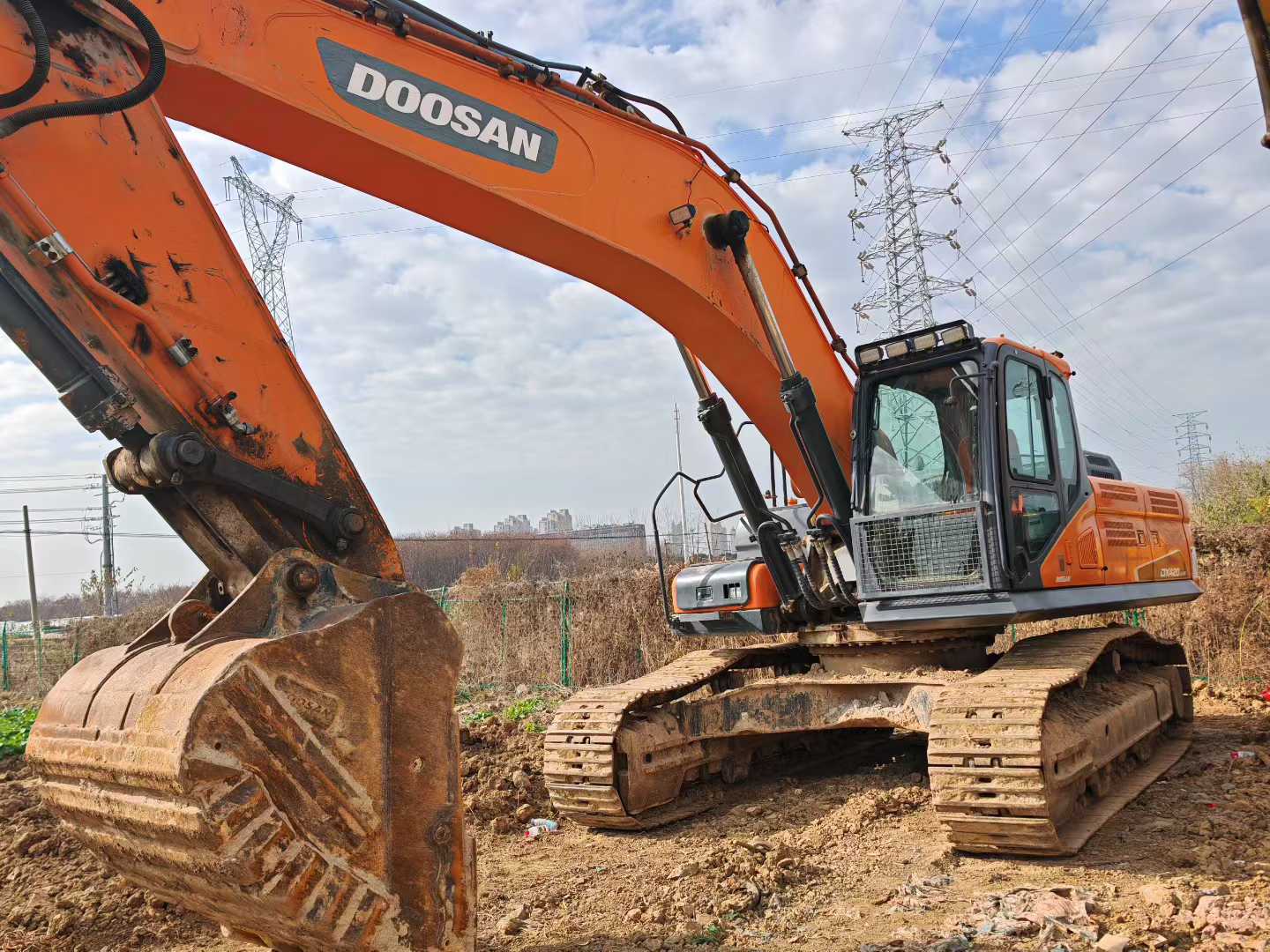 Buy Doosan DL420 Used Excavator / 1