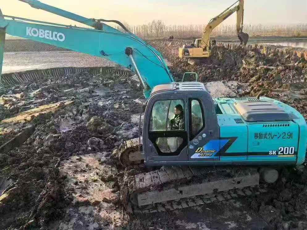 Buy Kobelco SK200 Used Excavator / 4 Used Kobelco SK200 Excavator 2016 Model / 4