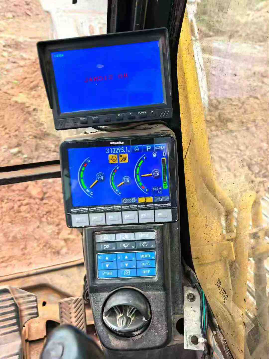 Used Komatsu PC220 Excavator 2017 Model / 5