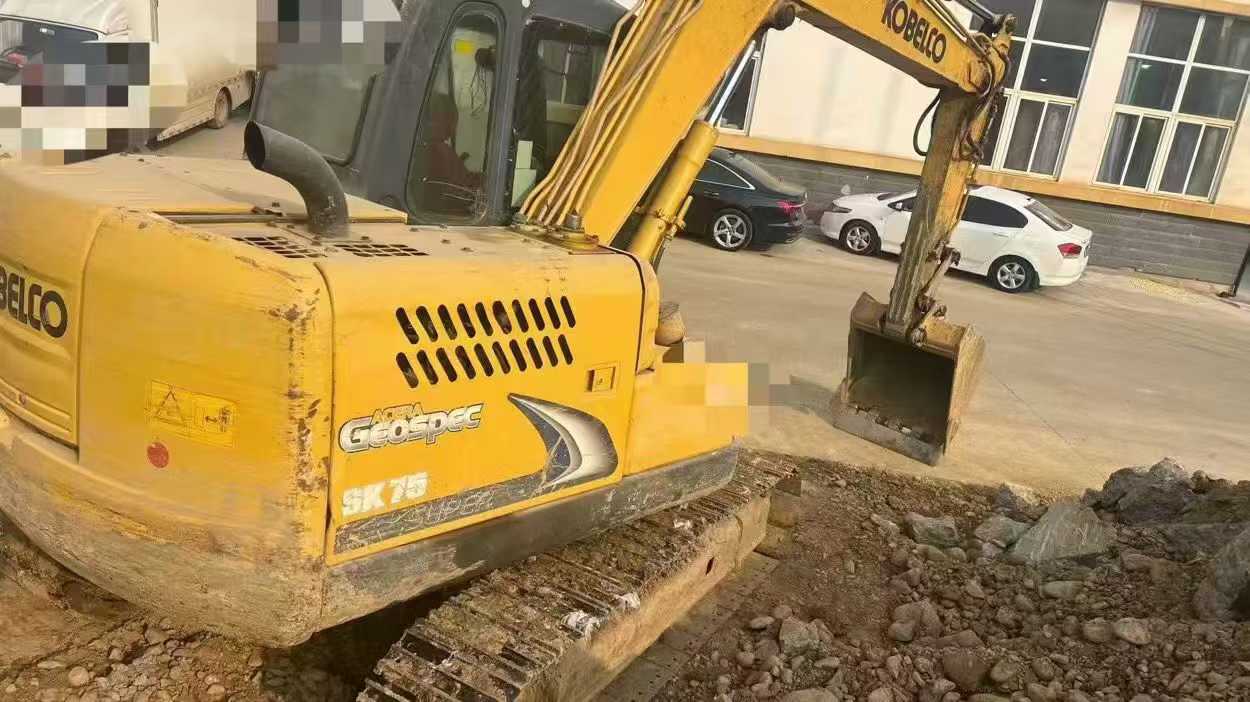 Buy Kobelco SK75 Used Excavator / 1