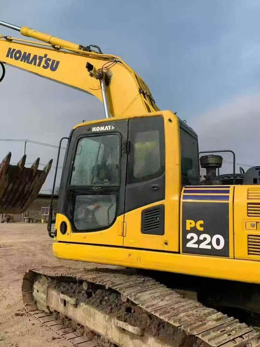 Used Komatsu PC220-8 Excavator 2020 Model / 3