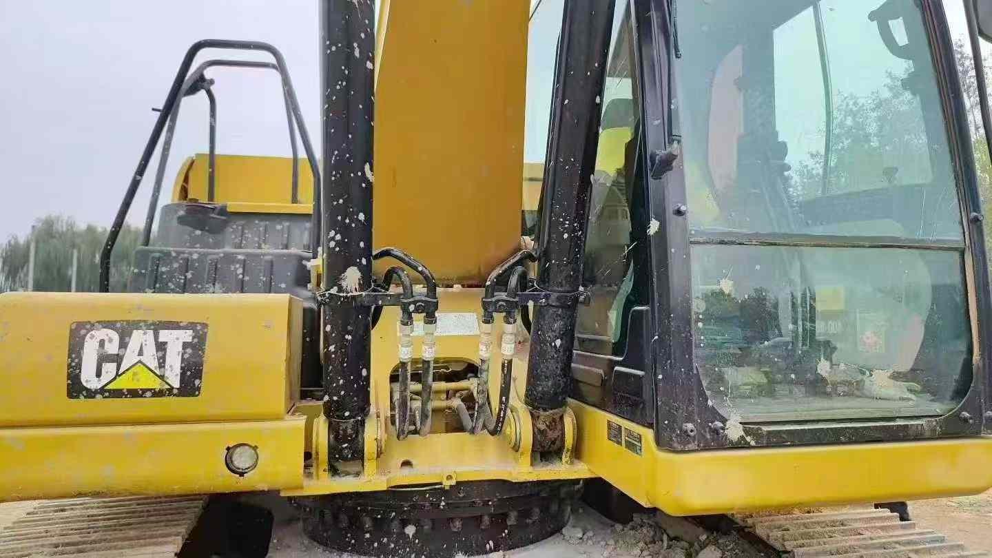 Used Caterpillar 323 Excavator 2019 Model / 4