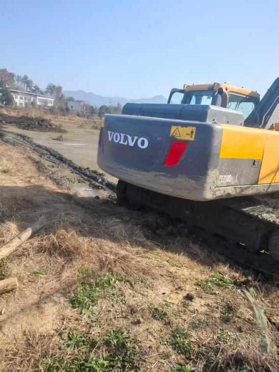 Buy Volvo EW210C Used Excavator / 1