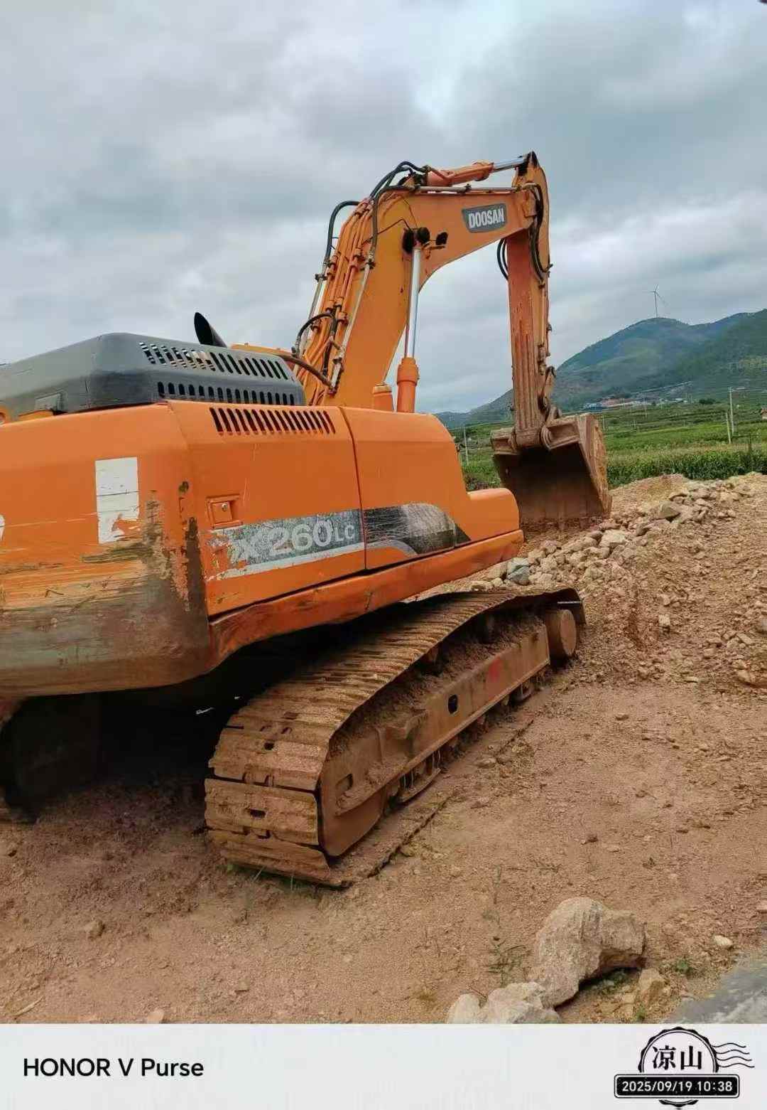 Buy Doosan DH220 Used Excavator / 1