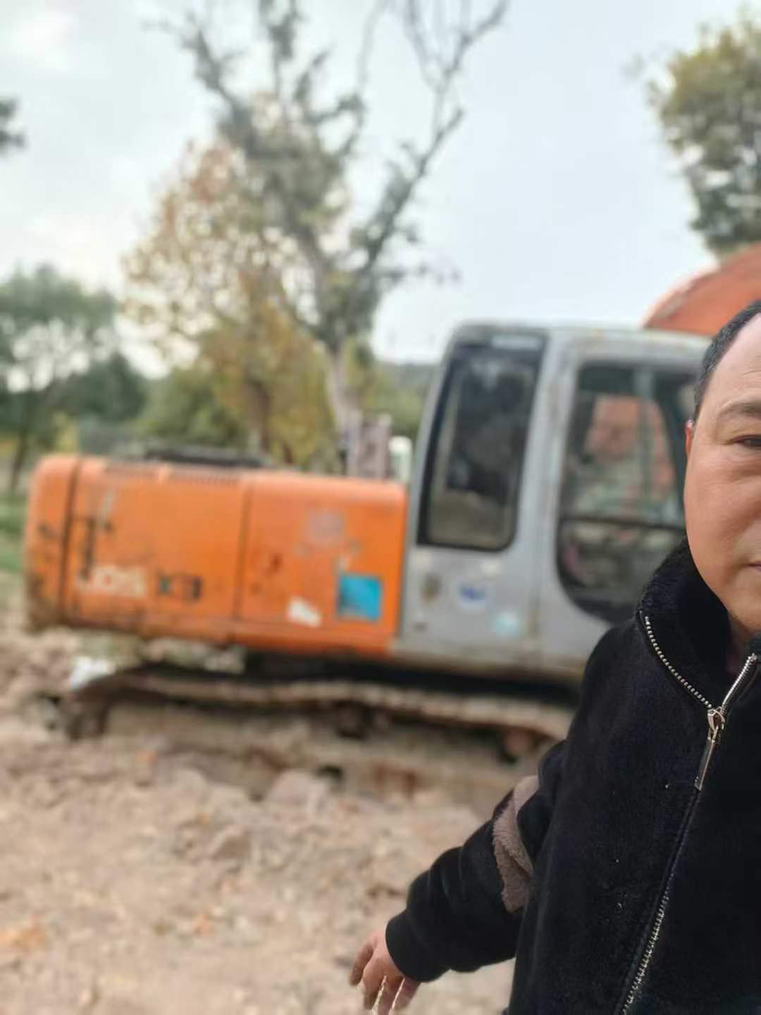 Buy Hitachi ZAXIS200 Used Excavator / 1