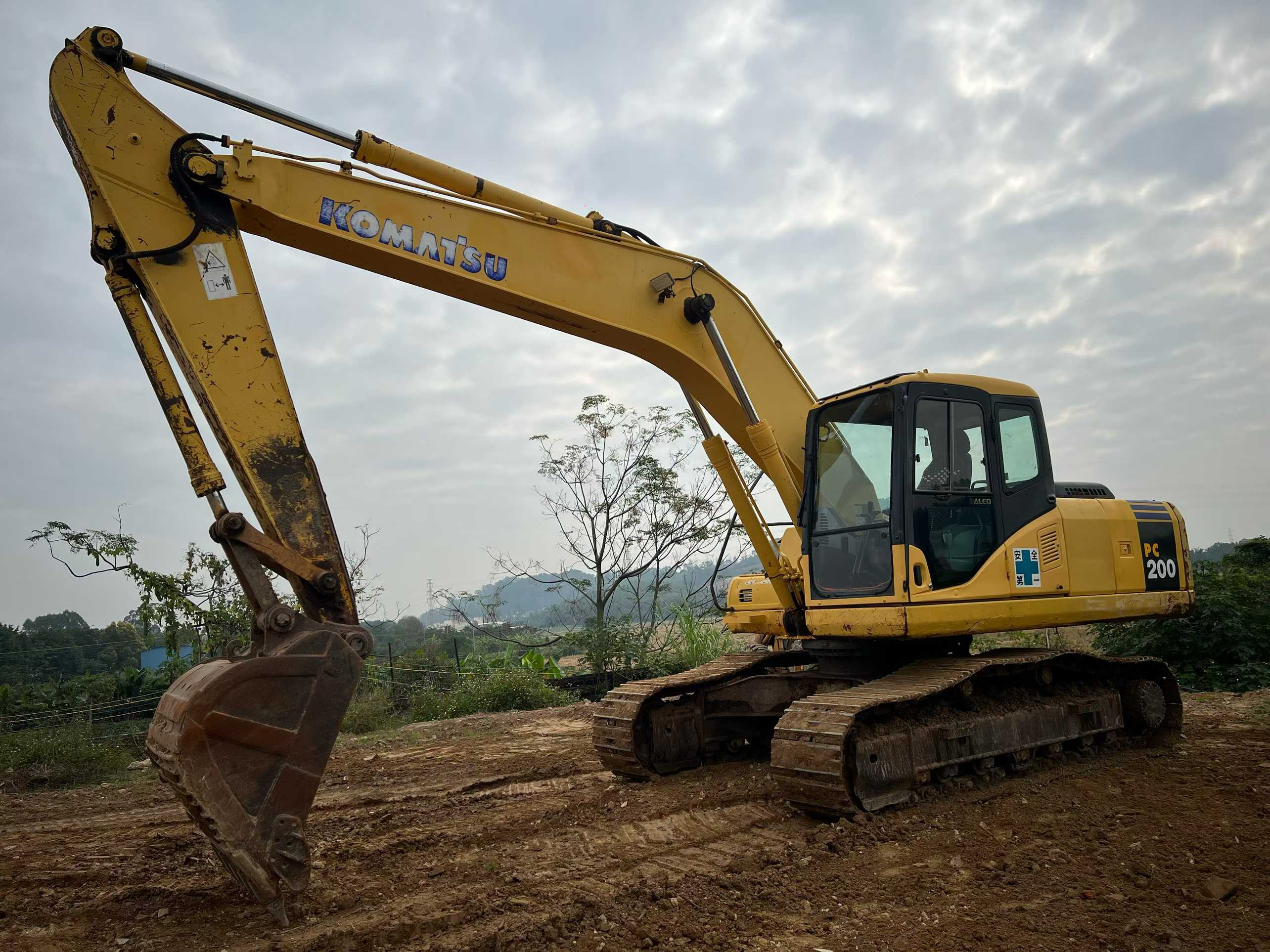 Used Komatsu PW200-7 Excavator 2016 Model / 2
