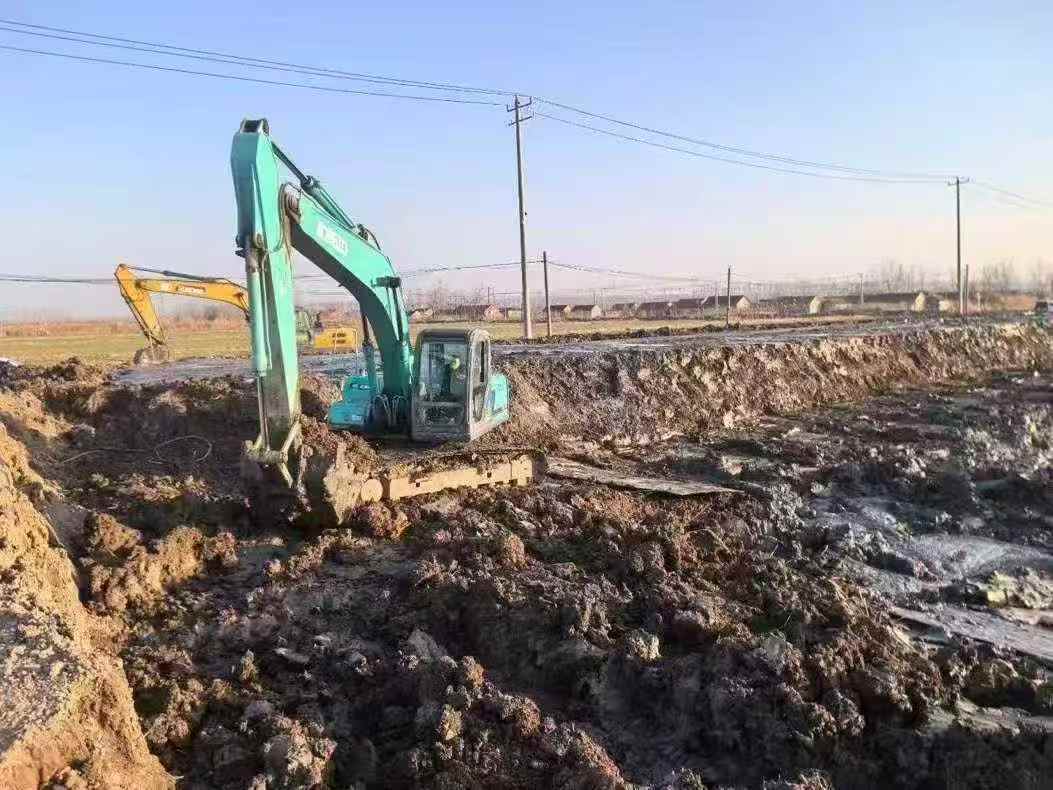 Buy Kobelco SK200 Used Excavator / 1