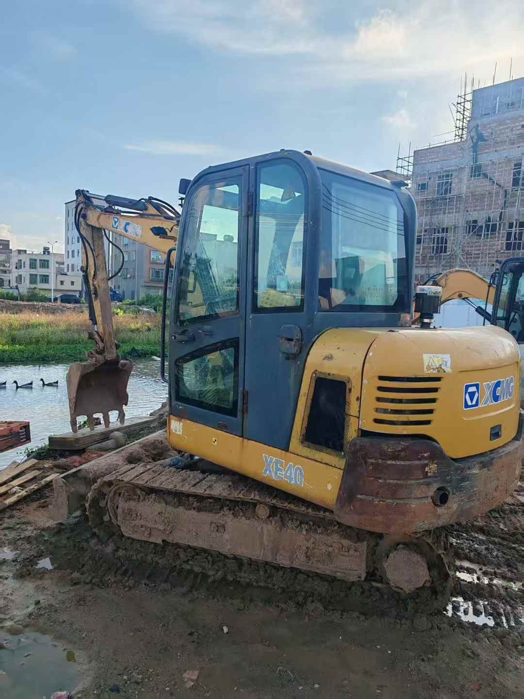 Buy XCMG ZL40GH Used Excavator / 1
