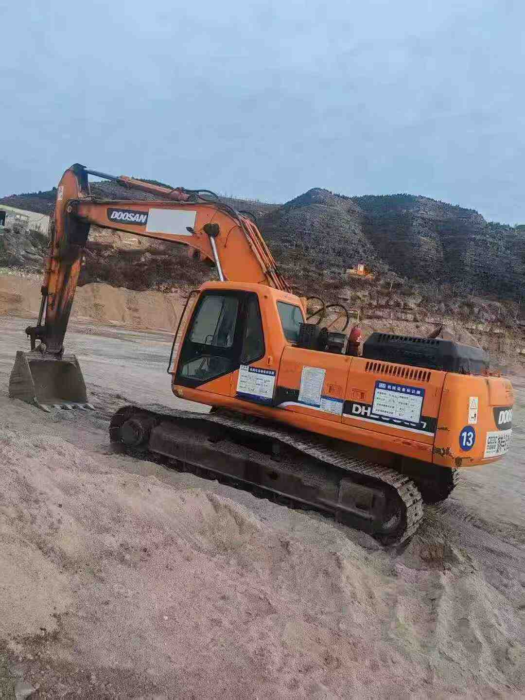 Buy Doosan DL300 Used Excavator / 4 Used Doosan DL300 Excavator 2016 Model / 4