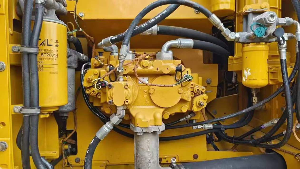 Buy Caterpillar 323D2L Used Excavator / 1