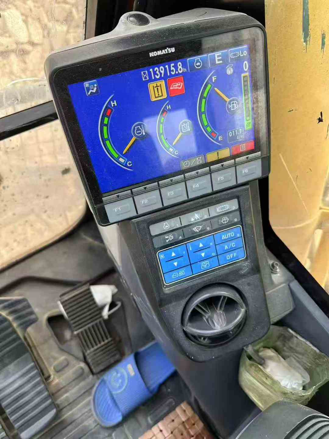 Used Komatsu PC220 Excavator 2019 Model / 5