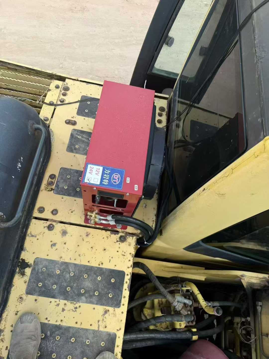 Used Komatsu PC200-8 Excavator 2016 Model / 3