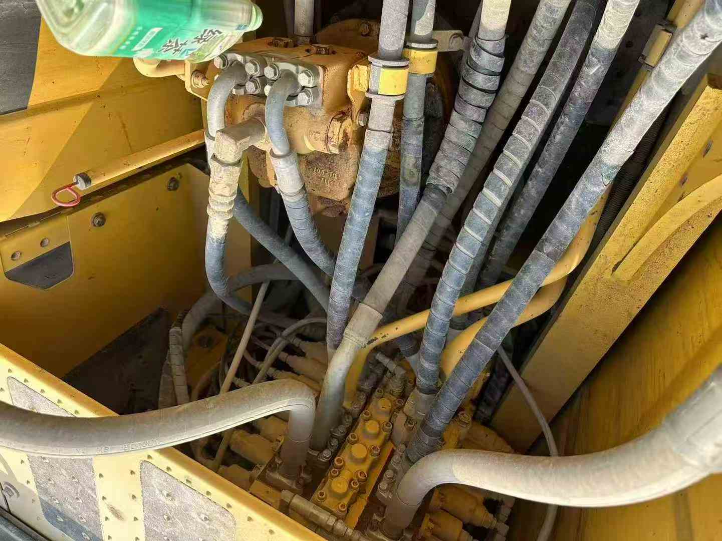 Used Komatsu PC220 Excavator 2019 Model / 8