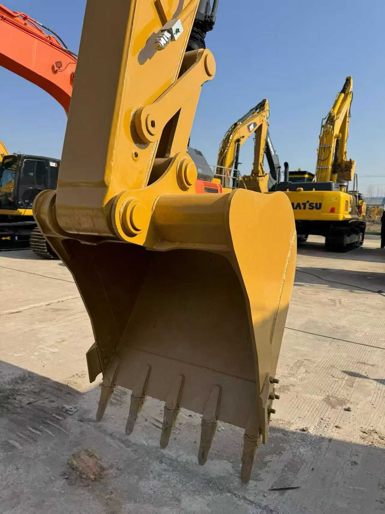 Used Caterpillar 320D Excavator 2016 Model / 8