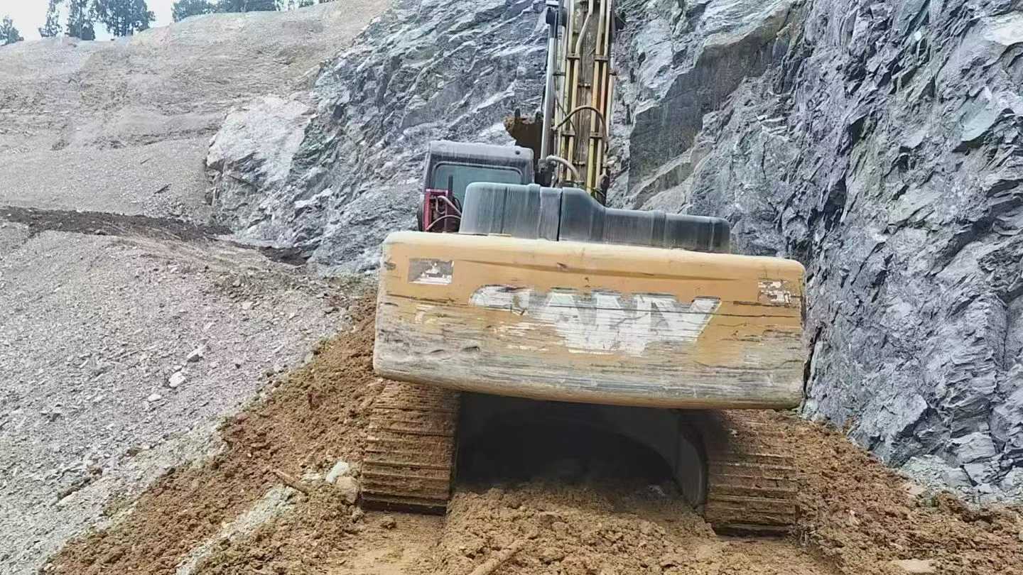 Used Sany SY215ACE Excavator 2017 Model / 3