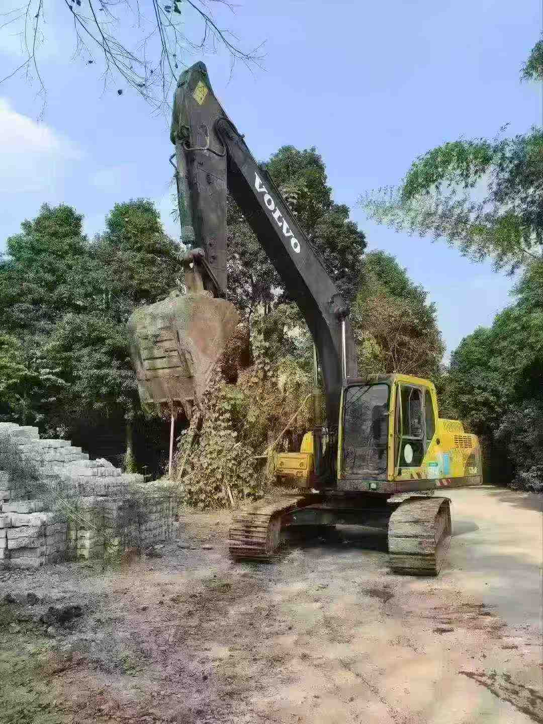 Used Volvo EW210C Excavator 2016 Model / 3