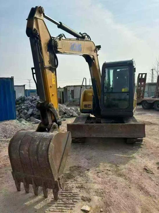Buy XCMG XE75C Used Excavator / 1