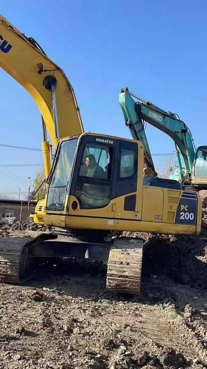 Buy Komatsu PC200-8 Used Excavator / 1
