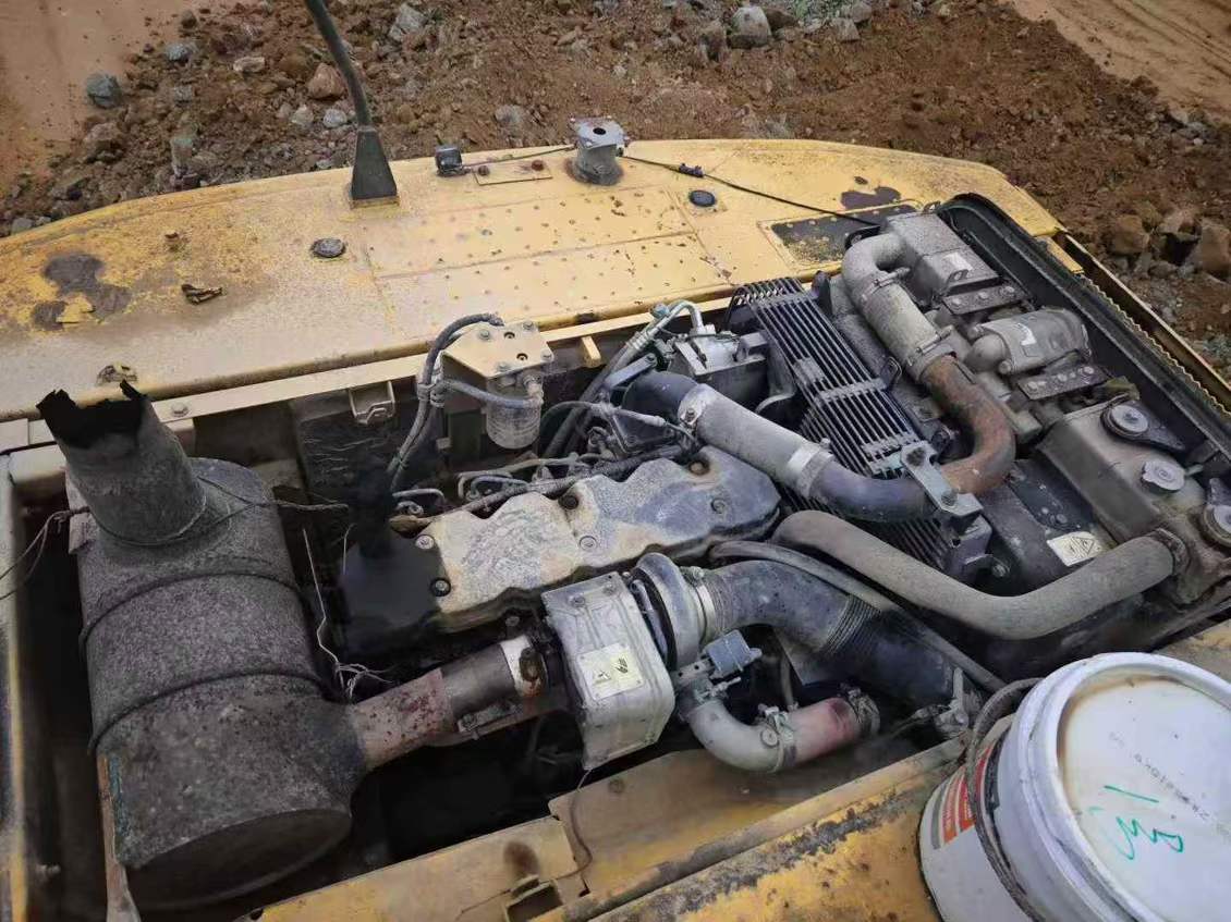 Used Komatsu PC240-11M0 Excavator 2010 Model / 7