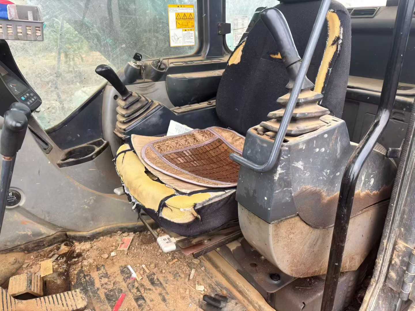 Used Kobelco SK210 Excavator 2011 Model / 2