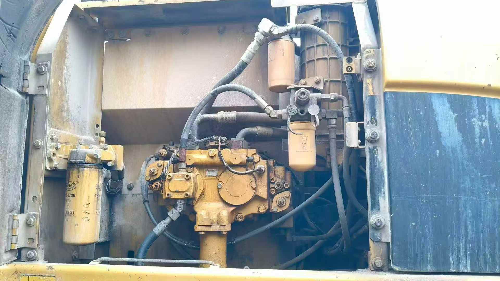 Used Caterpillar 323DL Excavator 2011 Model / 7