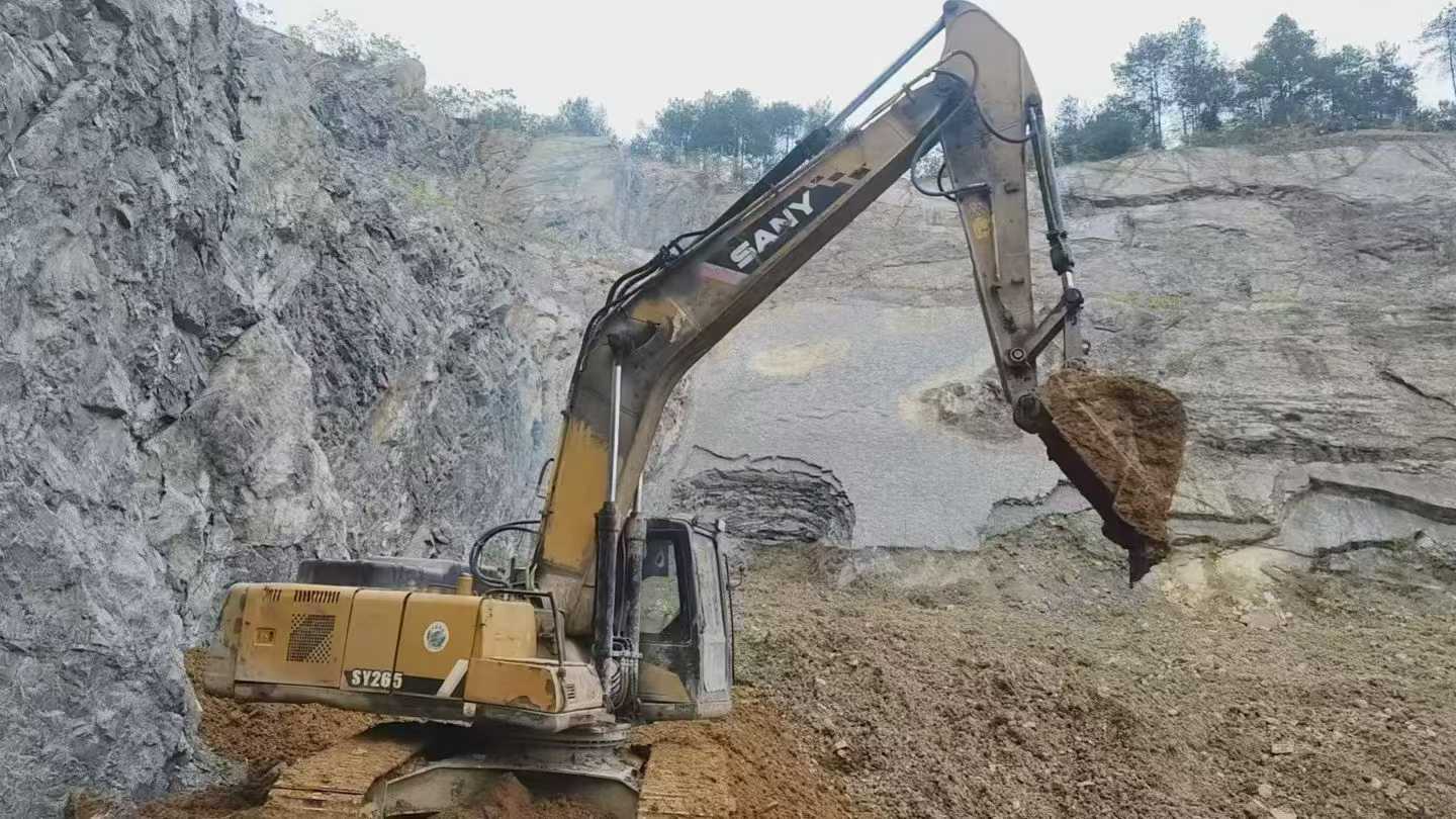 Used Sany SY215ACE Excavator 2017 Model / 8