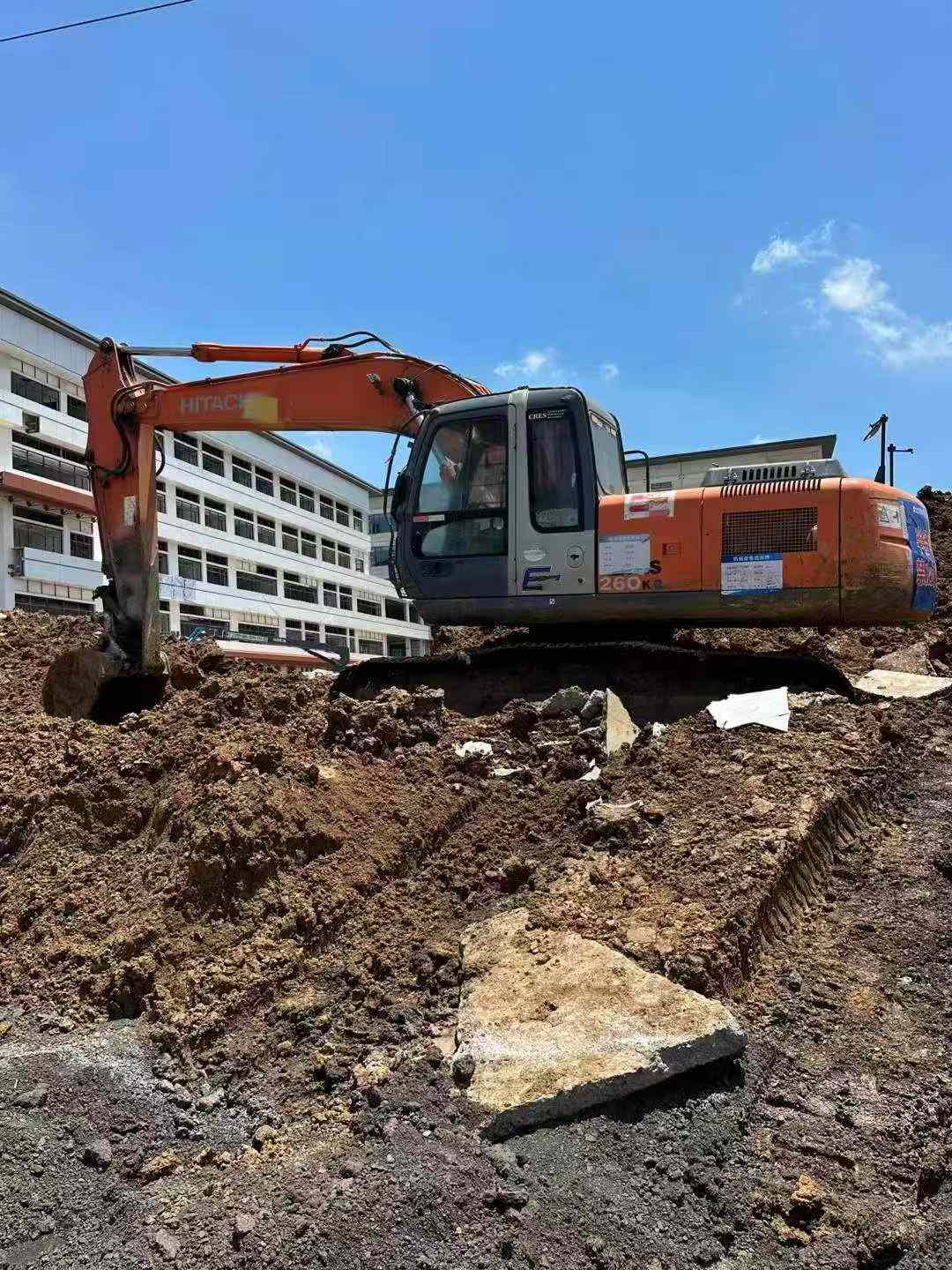 Used Hitachi ZX210-3G Excavator 2013 Model / 2