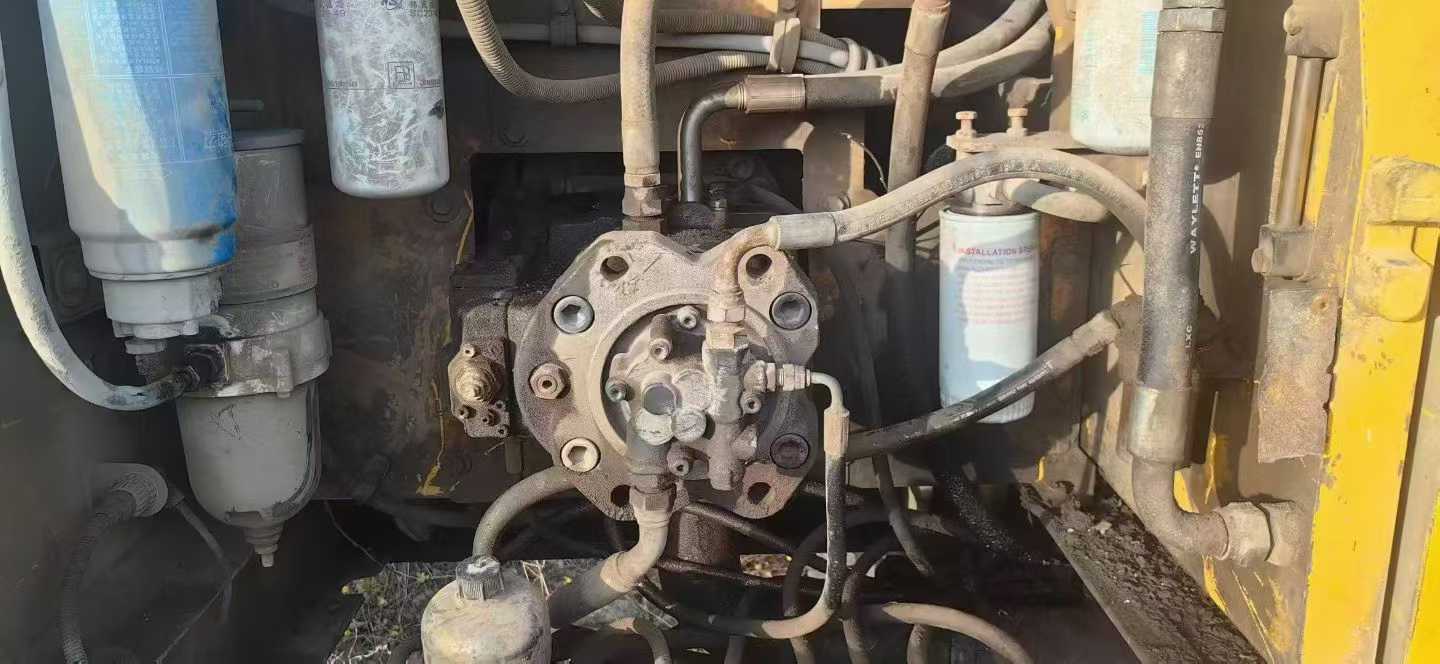 Used Volvo EC210 Heavy Duty Excavator 2012 Model / 3