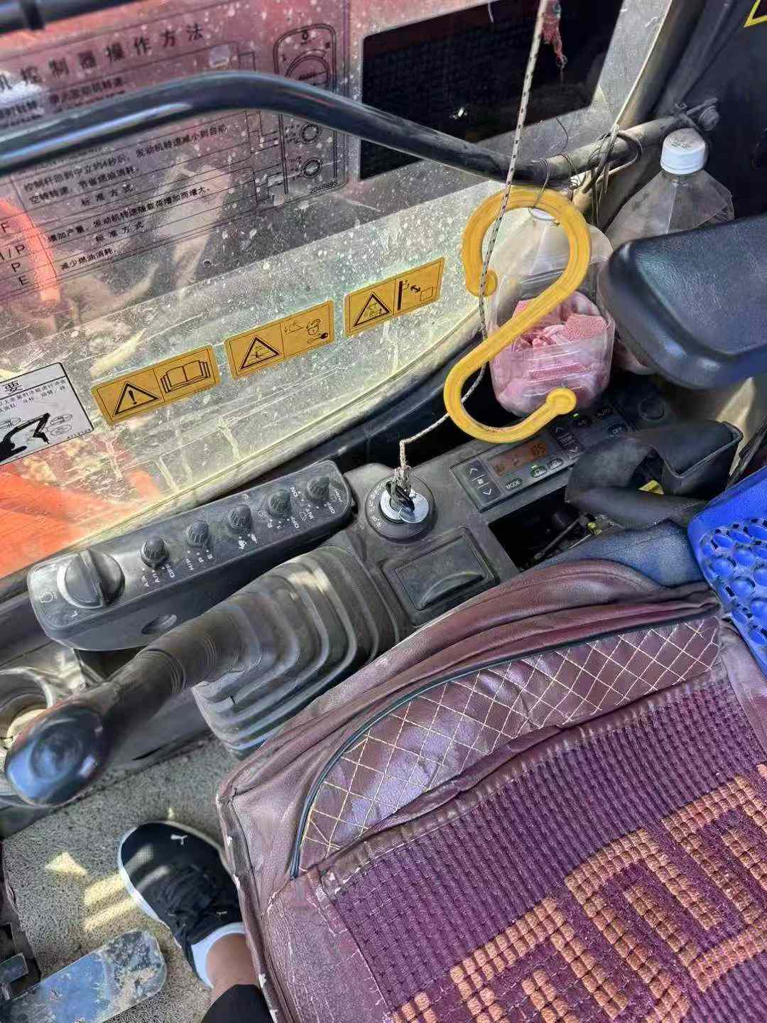 Used Hitachi ZX210-3G Excavator 2013 Model / 9