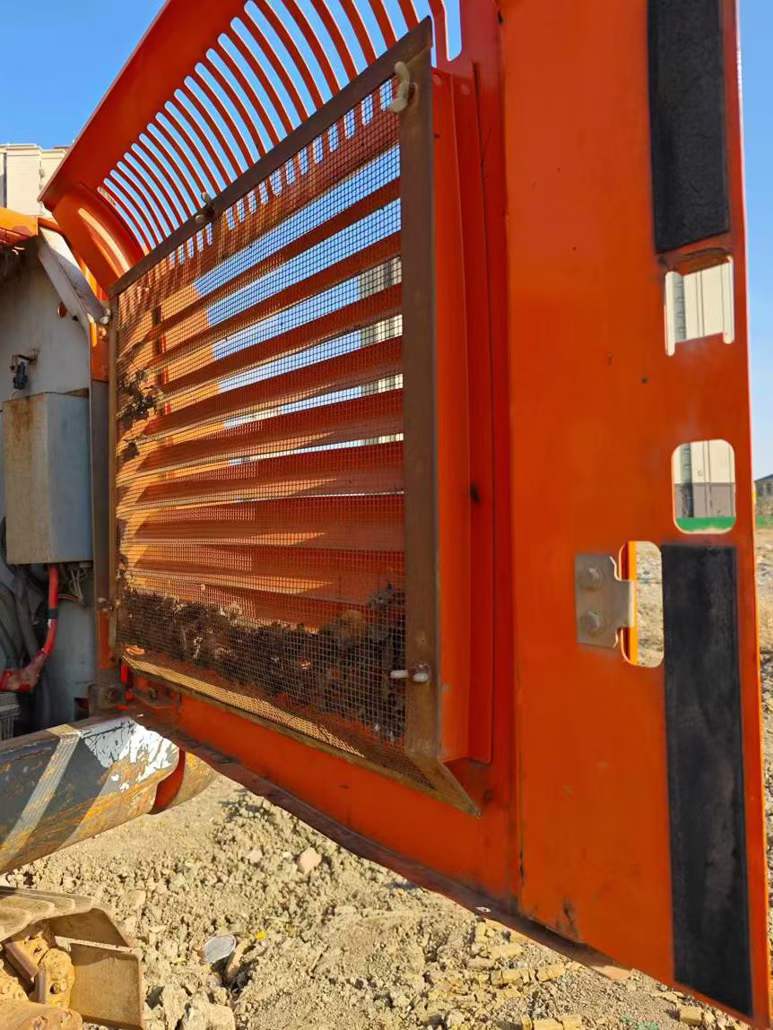 Used Hitachi ZX210LC-3 Excavator 2016 Model / 8