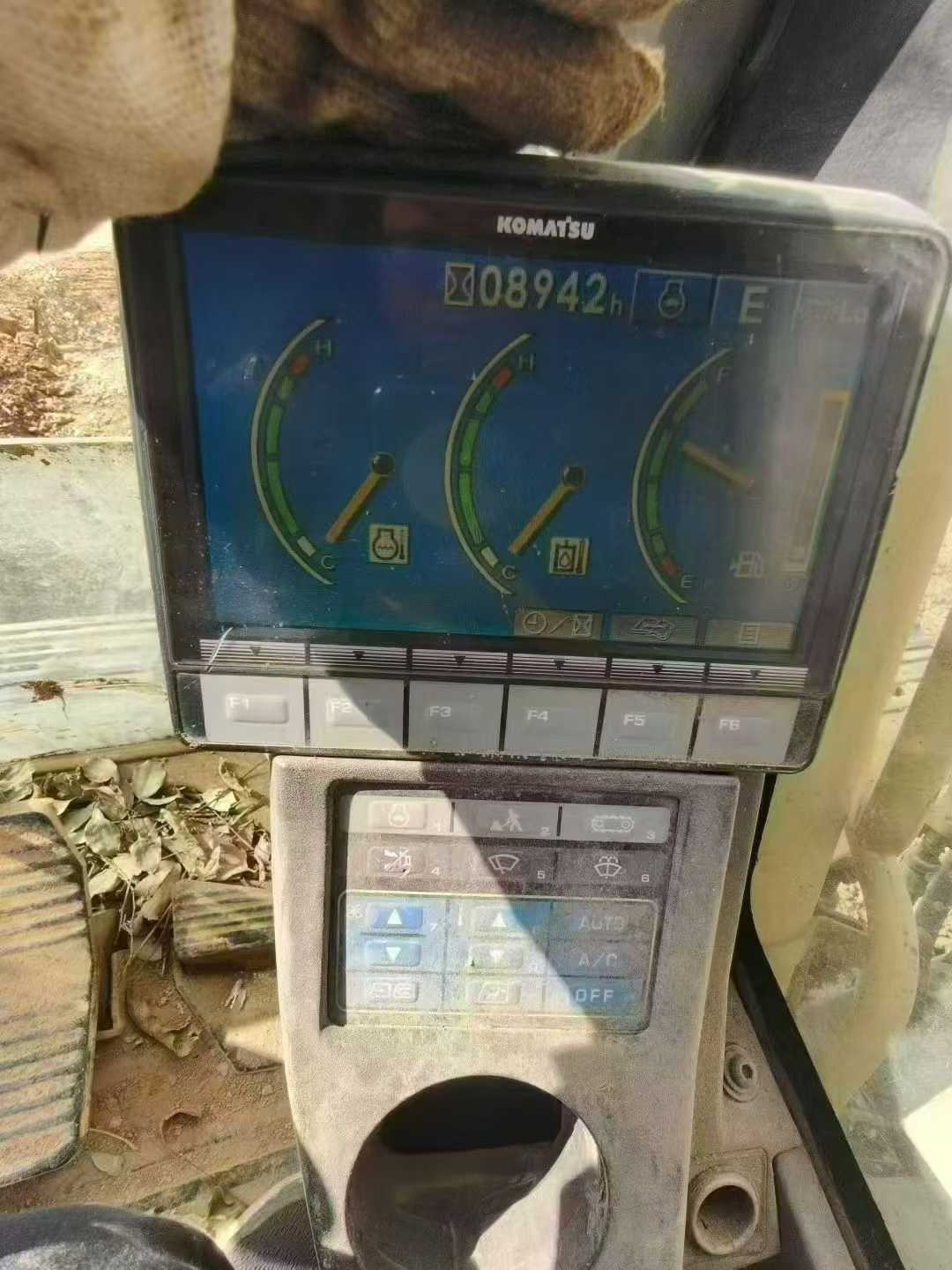 Used Komatsu PC220-8 Excavator 2016 Model / 5