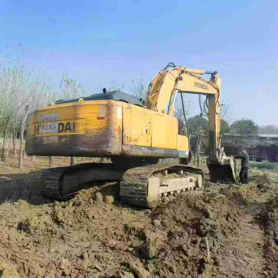 Used Hyundai R215VSN Excavator 2016 Model / 4