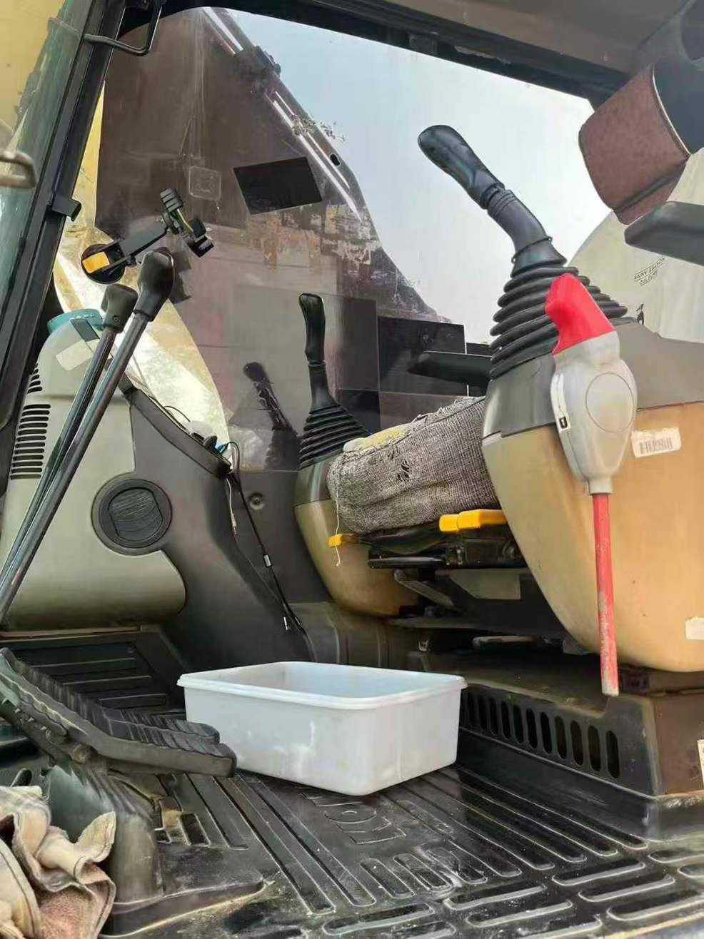 Used Komatsu PC200-8N1 Excavator 2016 Model / 3