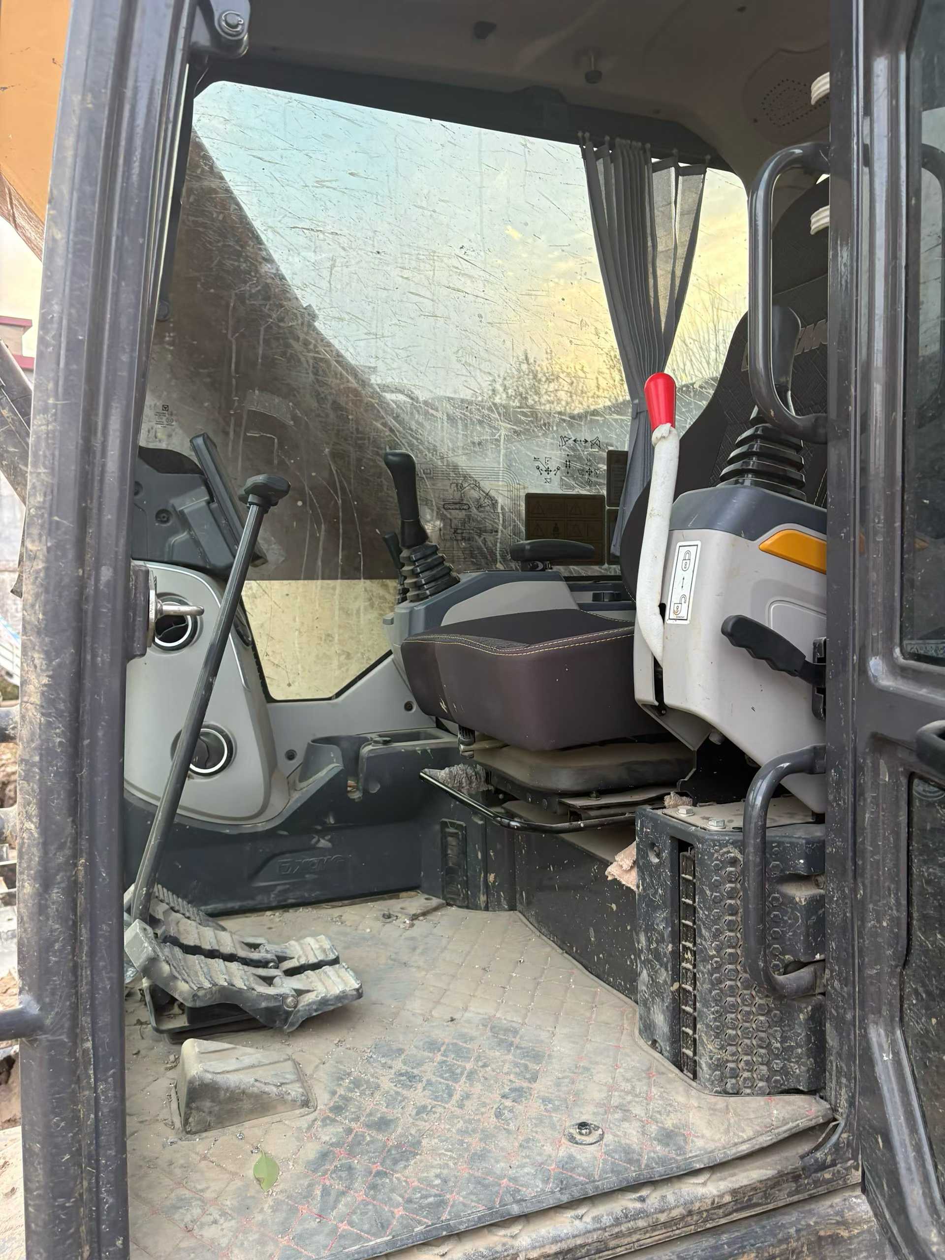 Used XCMG XE75WD Excavator 2025 Model / 7