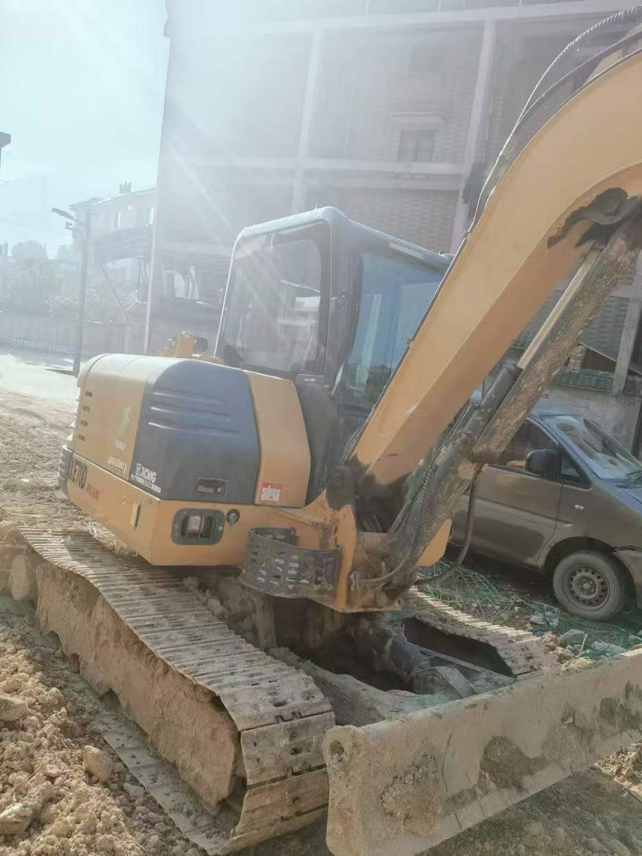 Used XCMG XE60 Excavator 2022 Model / 3