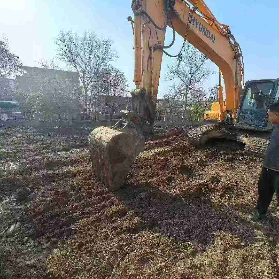 Used Hyundai R215-7 Excavator 2016 Model / 4