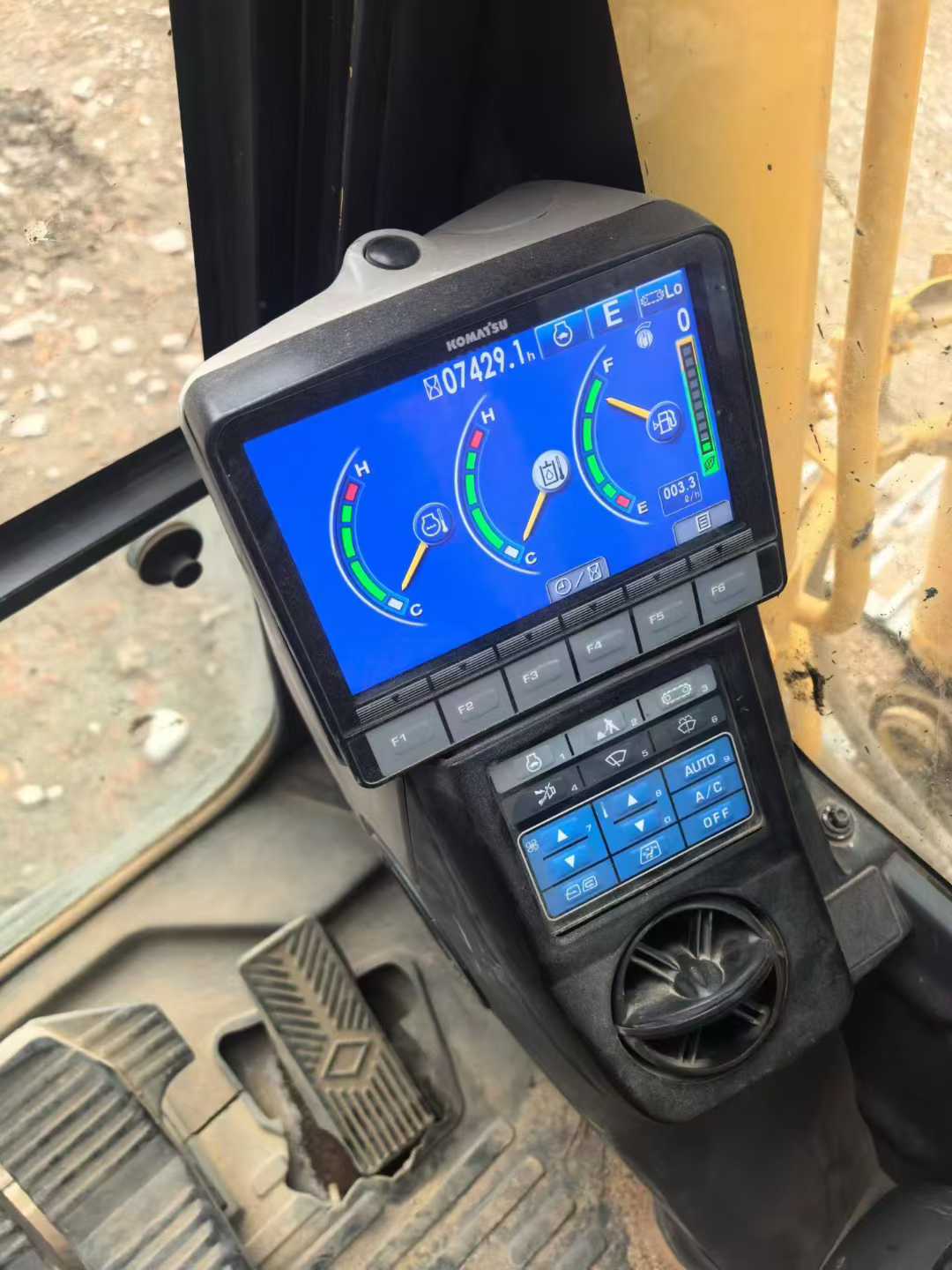 Used Komatsu PC130-8M0 Excavator 2017 Model / 9