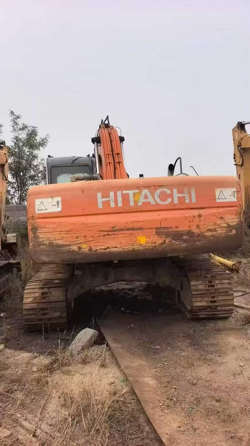 Used Hitachi ZX240-3 Excavator 2011 Model / 8