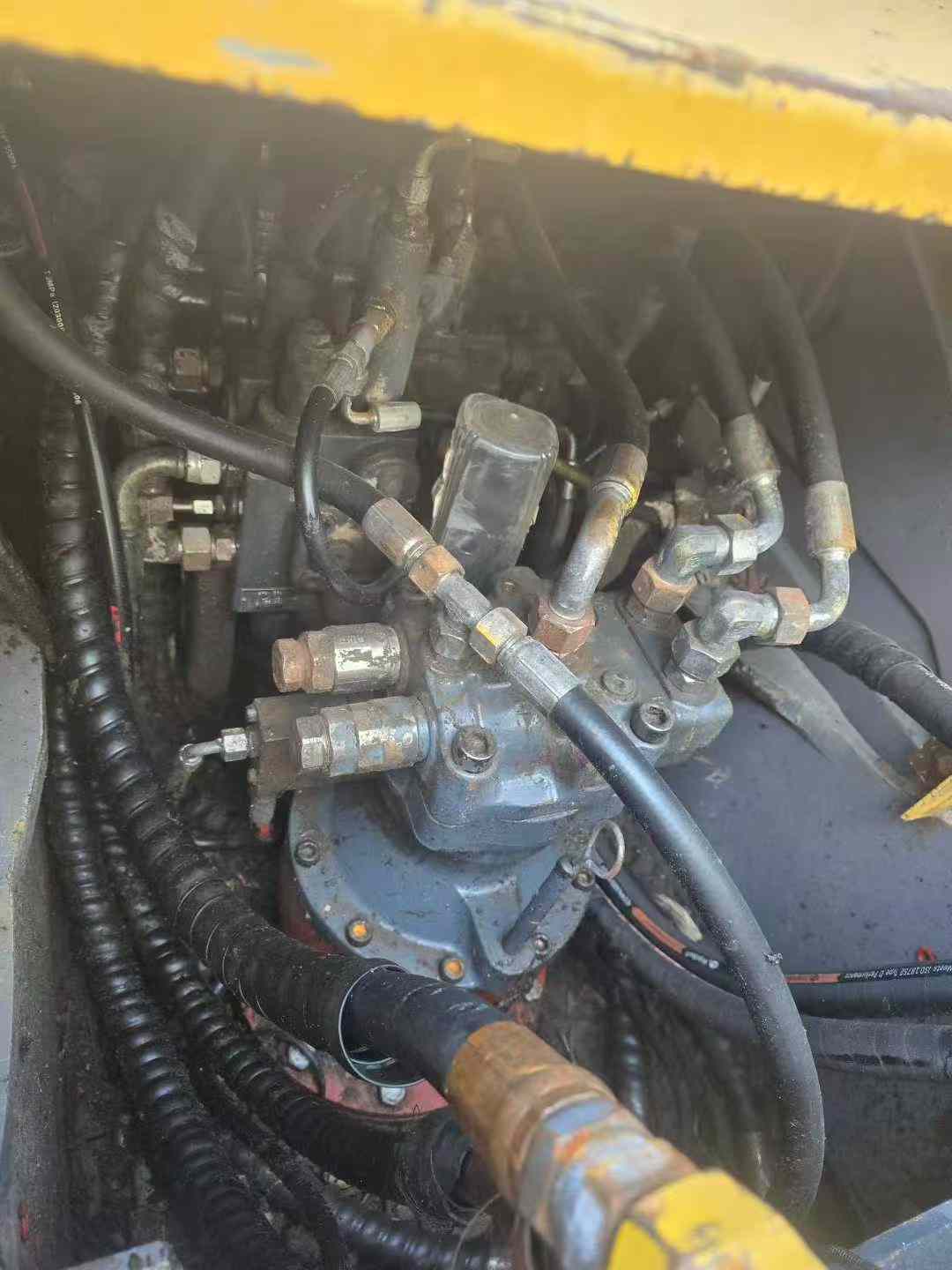 Used XCMG XE150 Excavator 2013 Model / 8