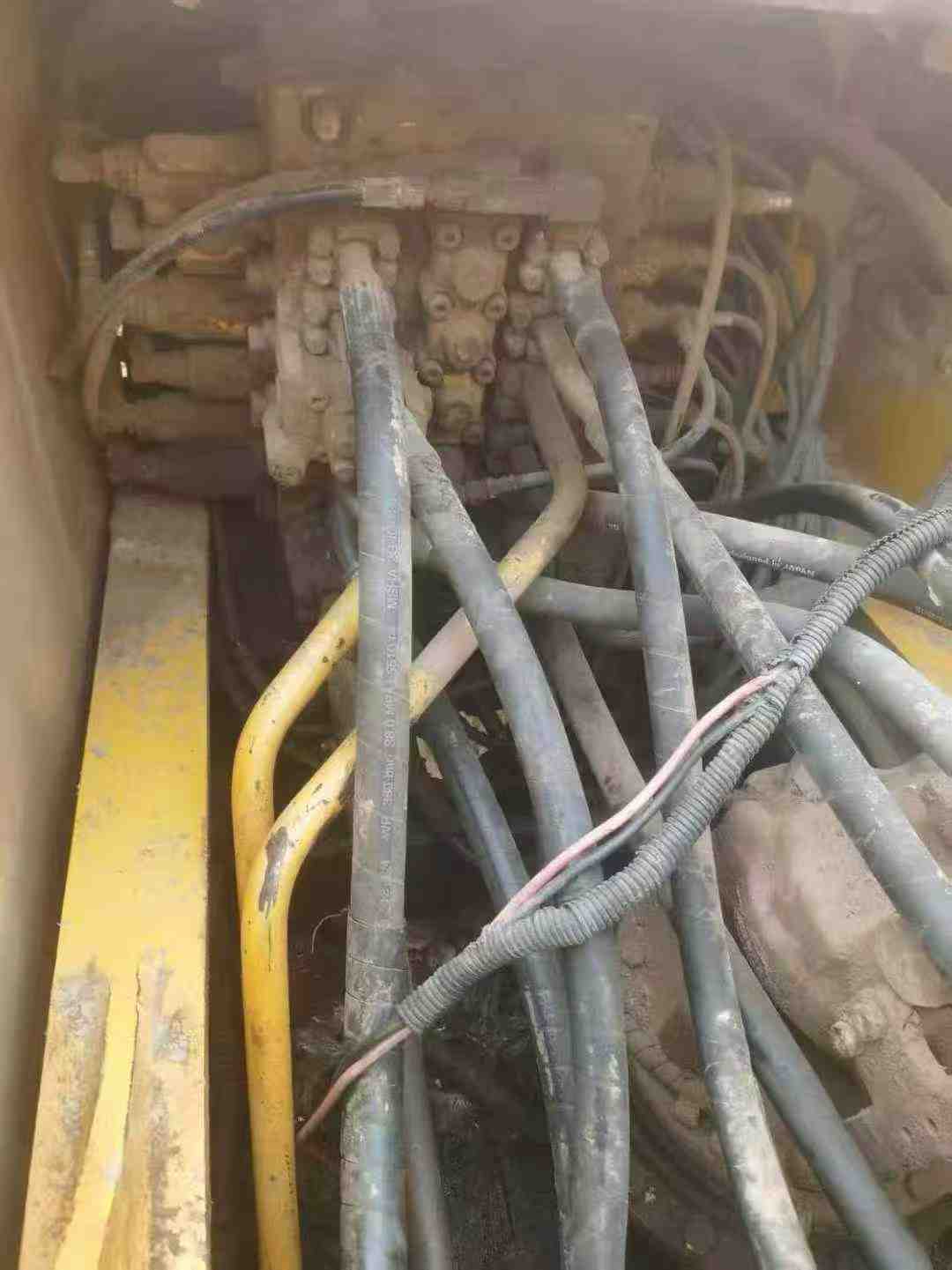 Used Komatsu PC200 Excavator 2016 Model / 3