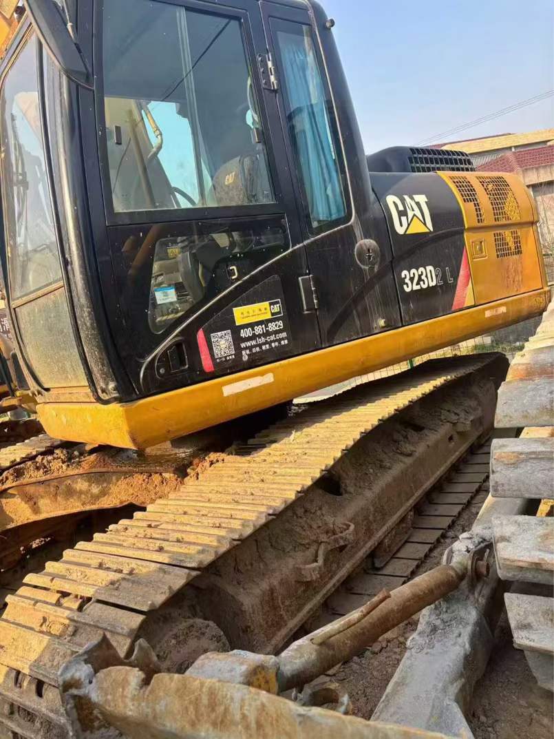 Used Caterpillar 323D2L Excavator 2017 Model / 9